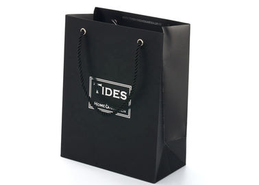Bolsos negros de la mercancía del papel del color, bolsas de papel recicladas promocionales proveedor