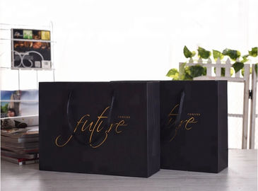 Bolsas de papel de encargo del tamaño de la impresión ULTRAVIOLETA, bolsas de papel comerciales para la promoción de la compañía proveedor