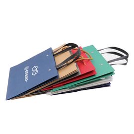 La aduana múltiple del color imprimió las bolsas de papel Matt/la dirección superficial de la laminación brillante proveedor