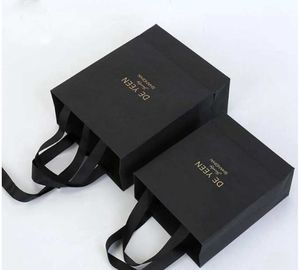Pequeñas bolsas de papel negras profesionales, bolsas de papel personalizadas con la manija de la cinta proveedor