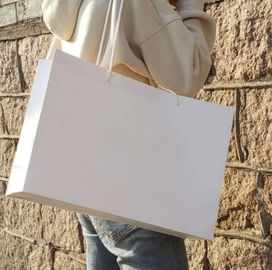 Las bolsas de papel blancas llanas reutilizables, las bolsas de papel por encargo alisan el borde suave proveedor
