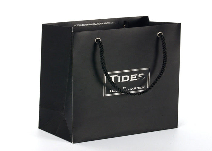 Bolsos negros de la mercancía del papel del color, bolsas de papel recicladas promocionales proveedor