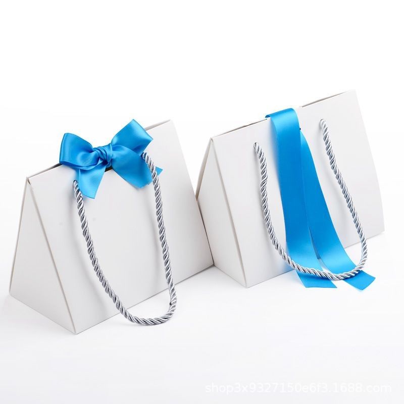 Los bolsos de compras de la cartulina de la forma del triángulo, cinta acanalaron las bolsas de papel proveedor